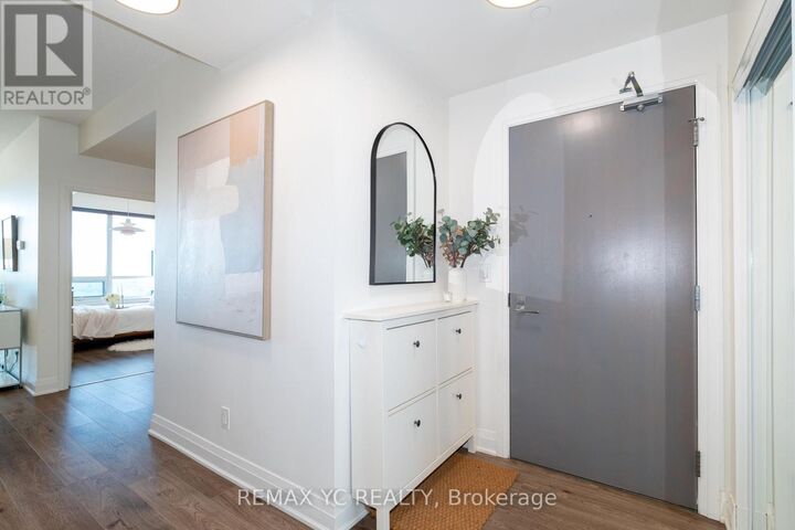 Property Photo: 7165 Yonge Street Ph201 ON L3T 0C9