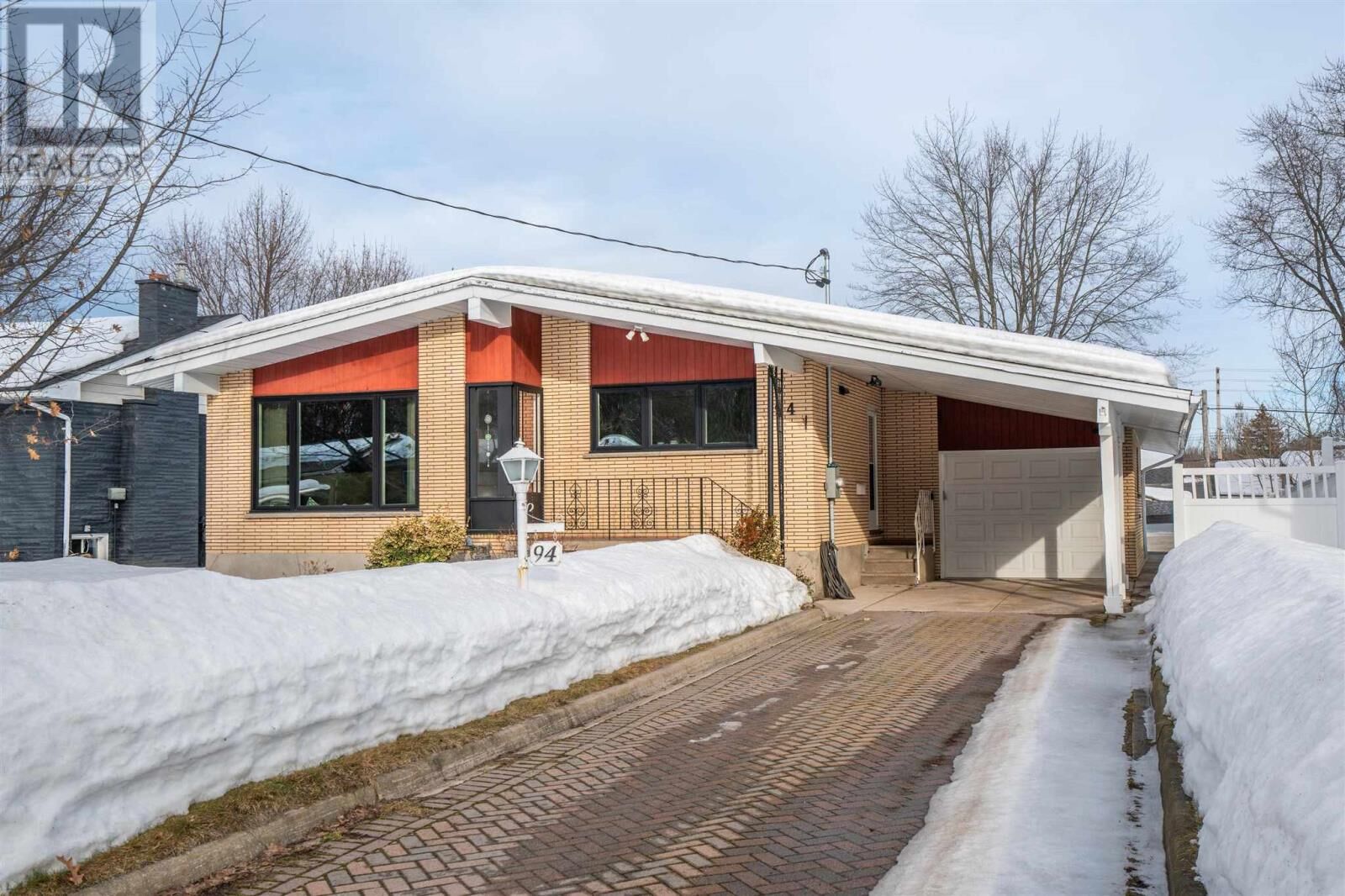 Photo de la propriété:  94 Florwin Dr  ON P6A 4J1 