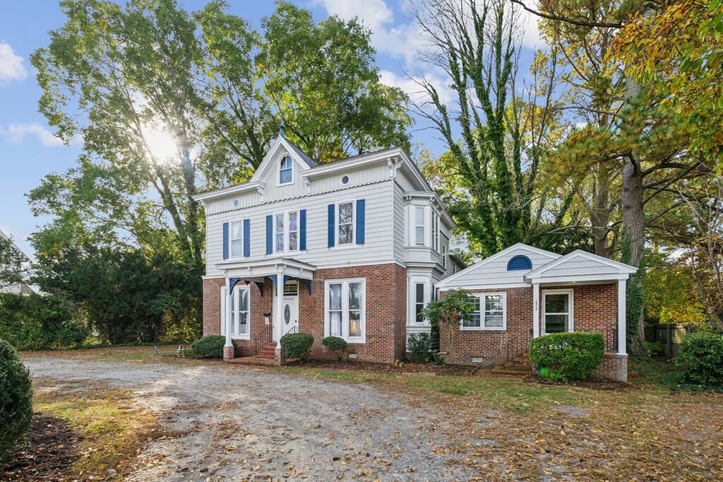 Property Photo: 102 Market St VA 23417