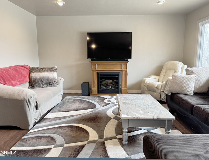 Property Photo:  1120 Keating Drive  ND 58501 