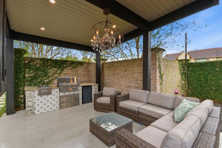 Property Photo:  10933 Upland Park  TX 77043 