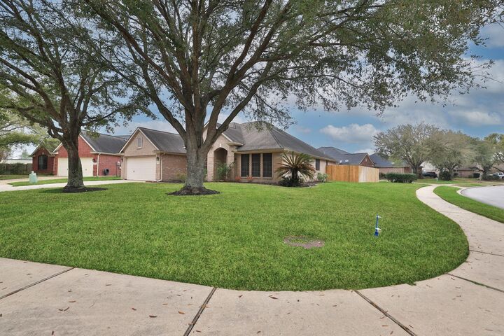 Property Photo:  10997 Mercer Estates Court  TX 77385 