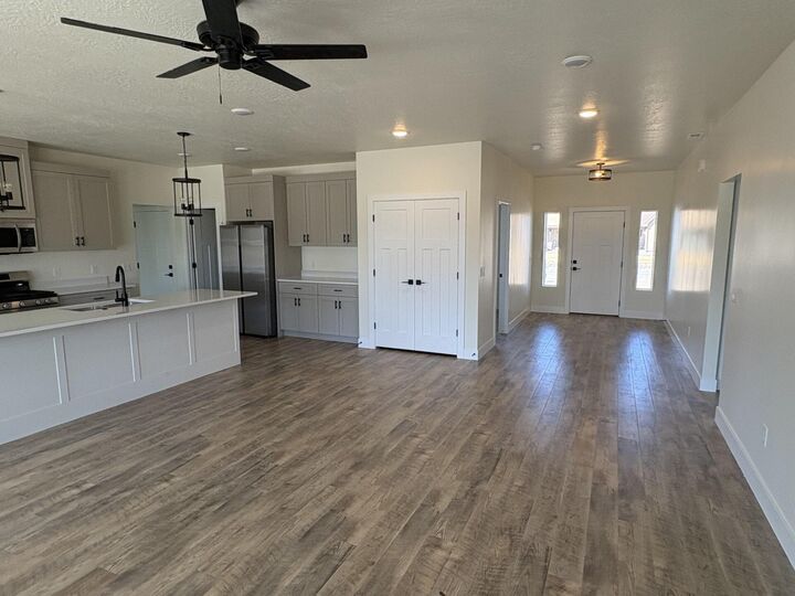 Property Photo: 672 N Kaycie Ln UT 84759