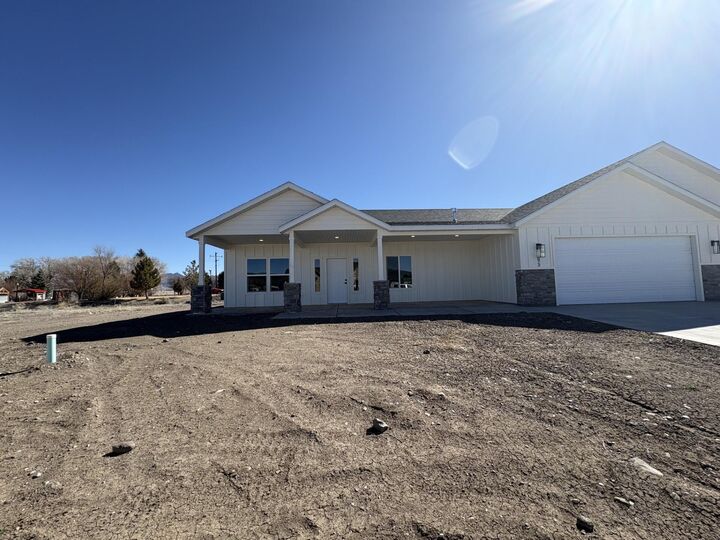 Property Photo: 672 N Kaycie Ln UT 84759