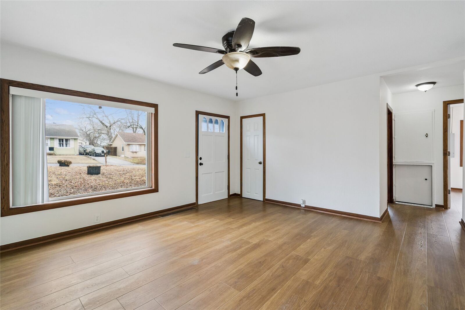 Property Photo:  413 E Wall Avenue  IA 50315 
