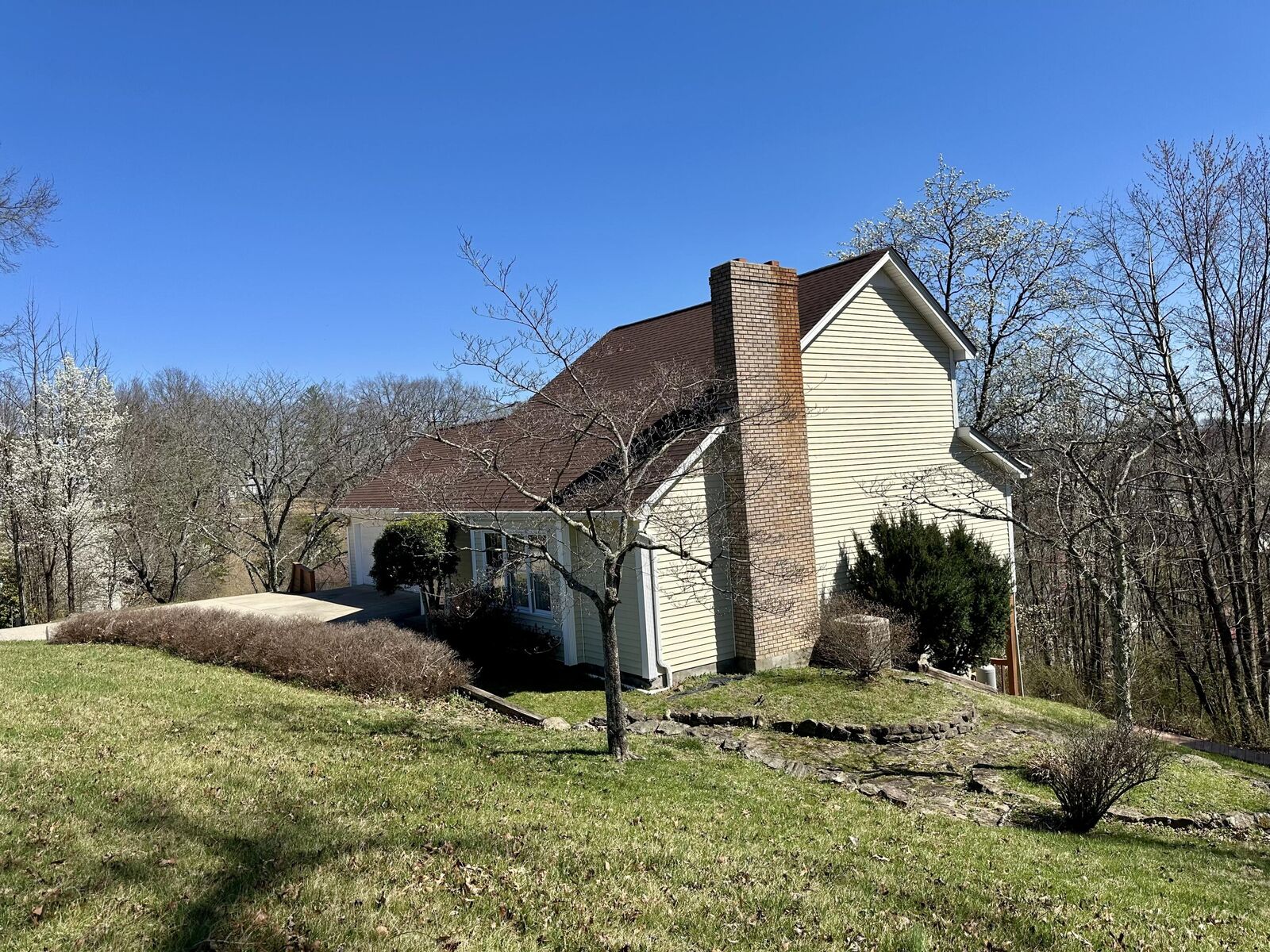 Property Photo: 604 E 9th Street KY 40741