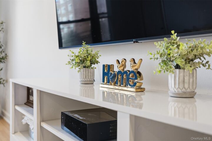 Property Photo:  101 Old Mamaroneck Road 1C5  NY 10605 