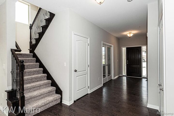 Property Photo:  2760 John Bartley Circle  MI 48310 