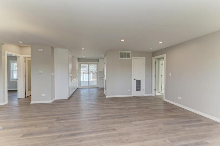 Property Photo:  935 Elmwood Lane  IL 60007 