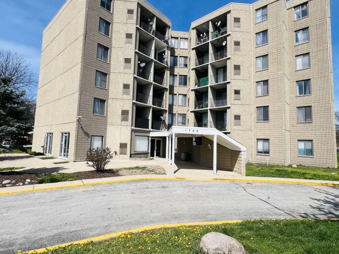 Property Photo: 1750 N Marywood Avenue 315 IL 60505