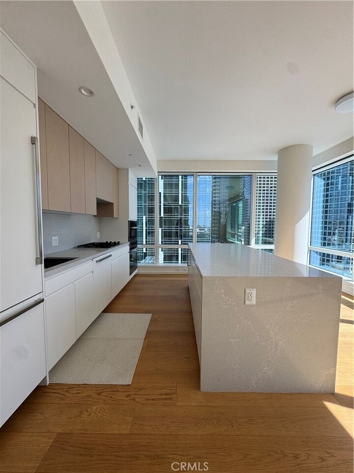 Property Photo: 877 Francisco CA 90017