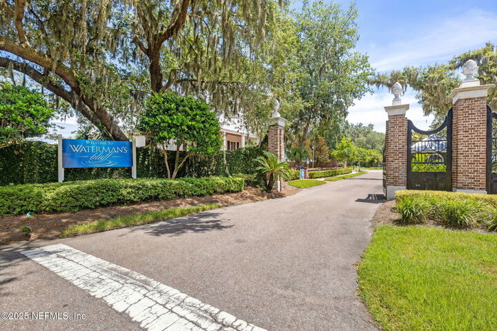 Property Photo:  28886 Grandview Manor  FL 32097 