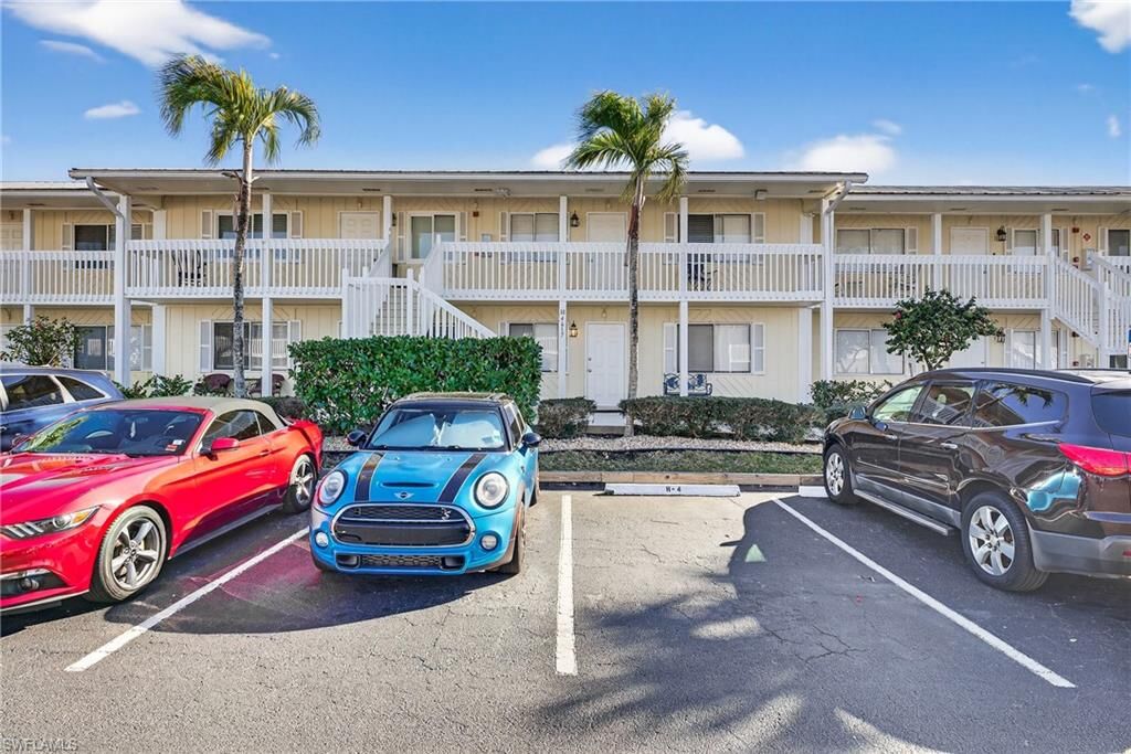 Property Photo: 4617 Bayshore Dr H4 FL 34112