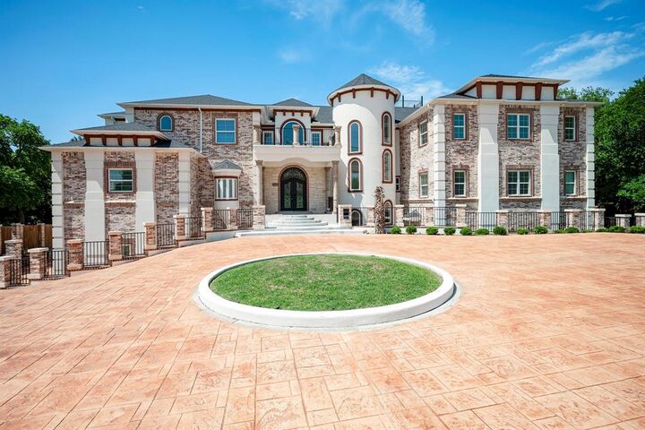 Property Photo:  2415 Amberleaf Court  TX 75104 