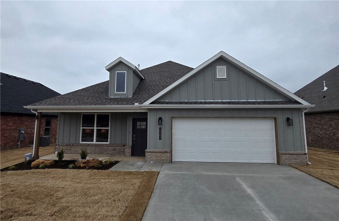Property Photo: 2302 N Zane Street AR 72761