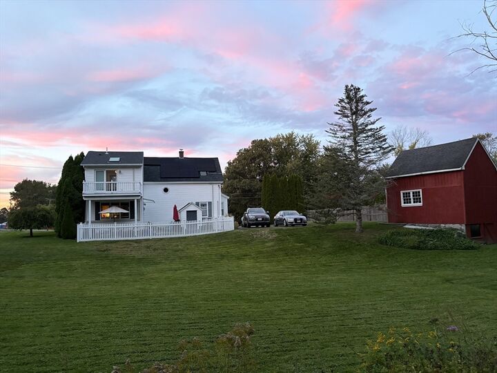 Property Photo:  4 Wood St  MA 01863 