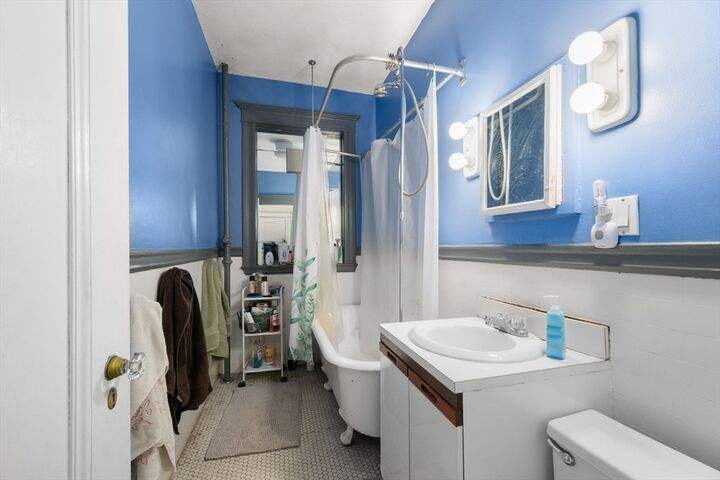 Property Photo: 1263 Commonwealth Ave 4 MA 02134