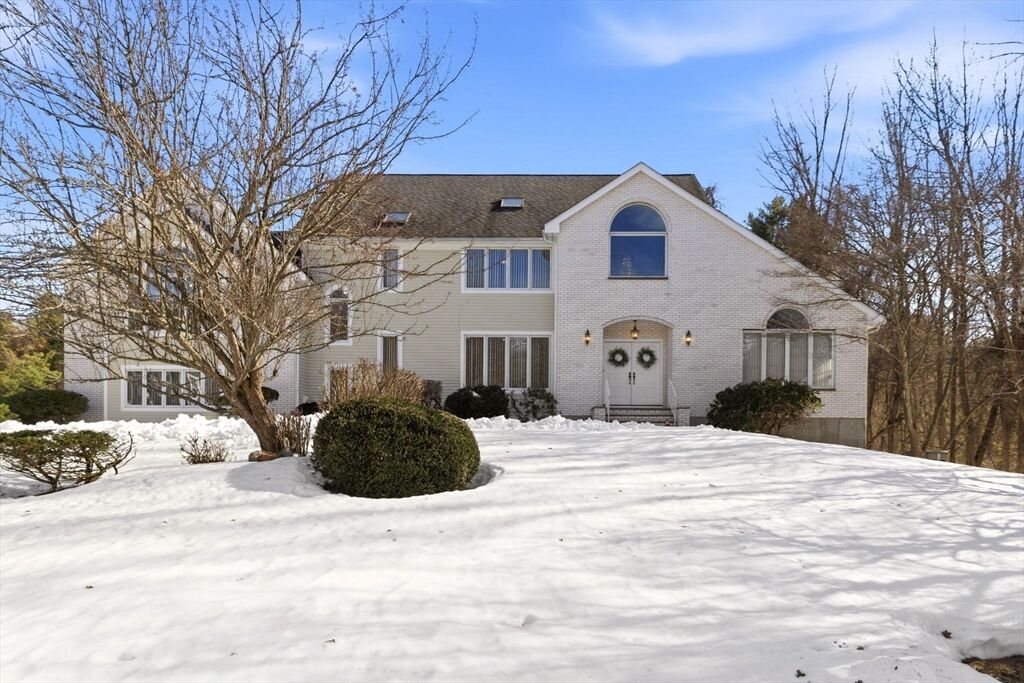Property Photo: 6 Hearthstone Pl MA 01810