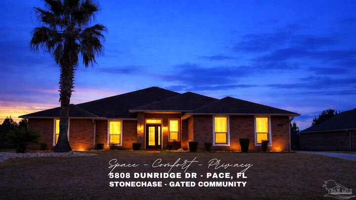 Property Photo: 5808 Dunridge Dr FL 32571