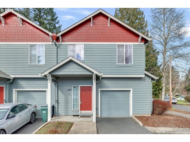 Property Photo:  147 SE 9th Ave  OR 97123 