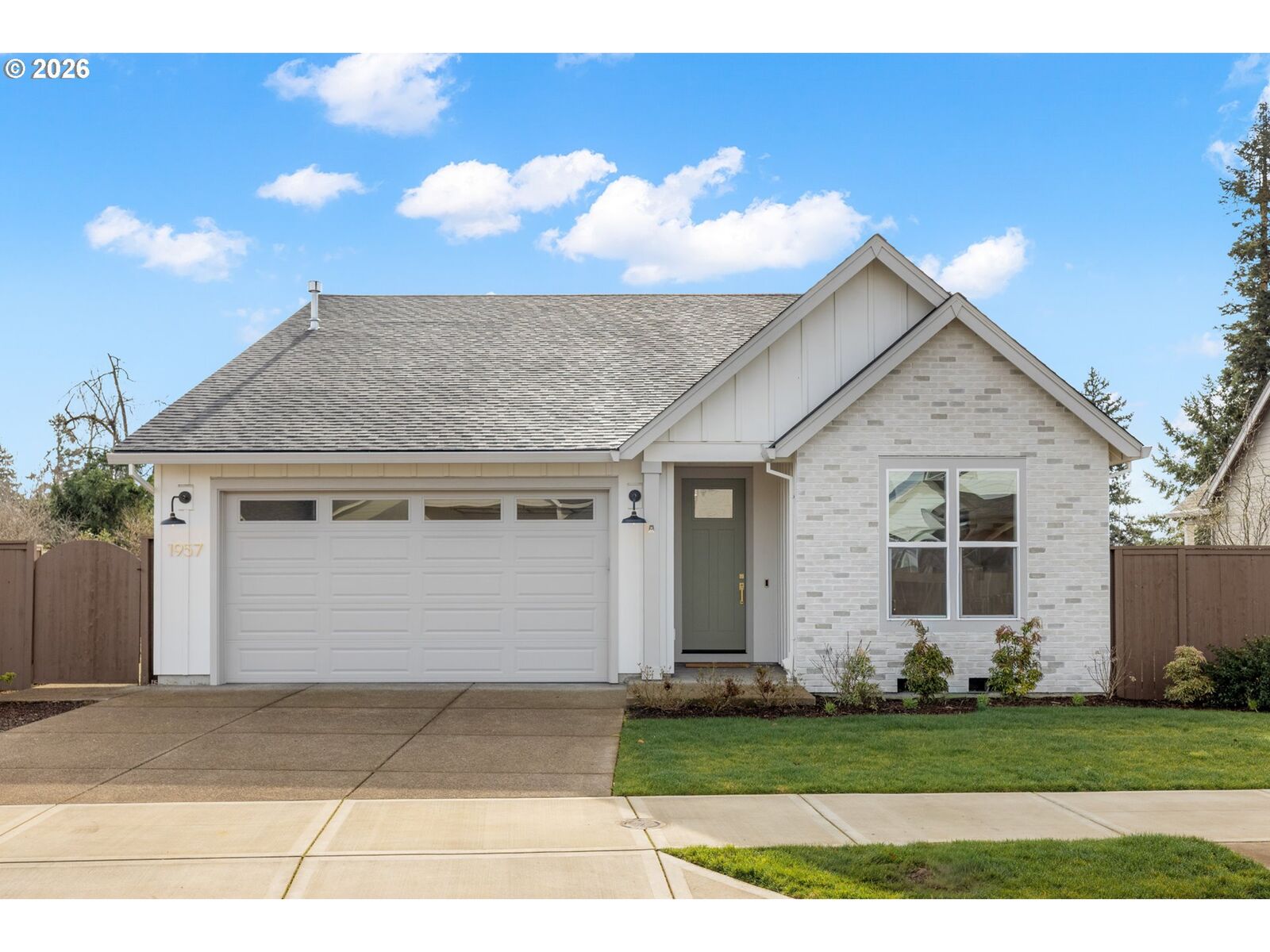 Property Photo:  1957 S Fir Loop  OR 97013 