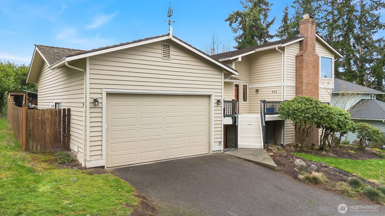 Property Photo:  902  7th Avenue S  WA 98020 