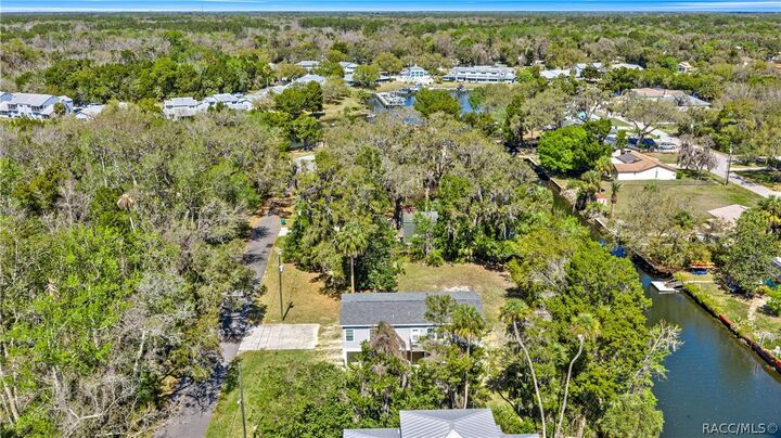 Property Photo:  3725 N Suwannee Point  FL 34428 