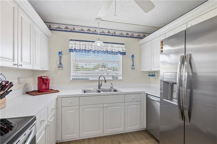 Property Photo: 319 N Grove Isle Circle 319 FL 32962