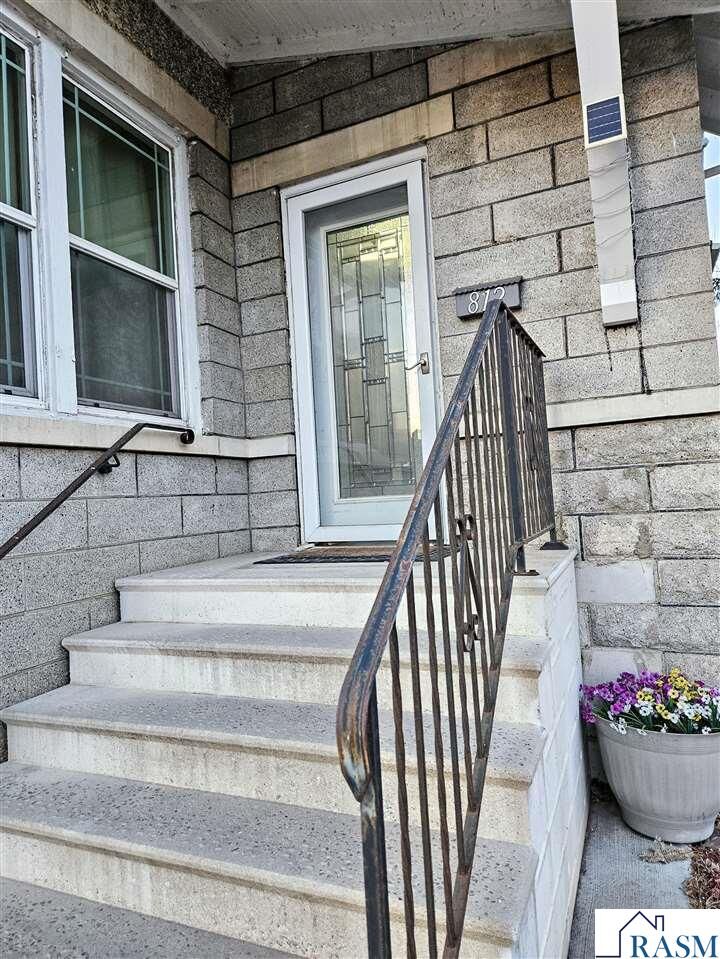 Property Photo:  812 Broadway St North  MN 56073 
