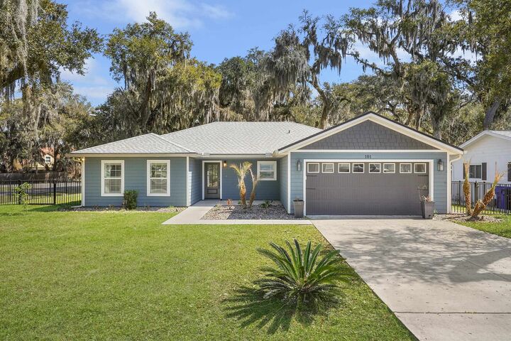 Property Photo:  101 Linden Road  FL 32086 