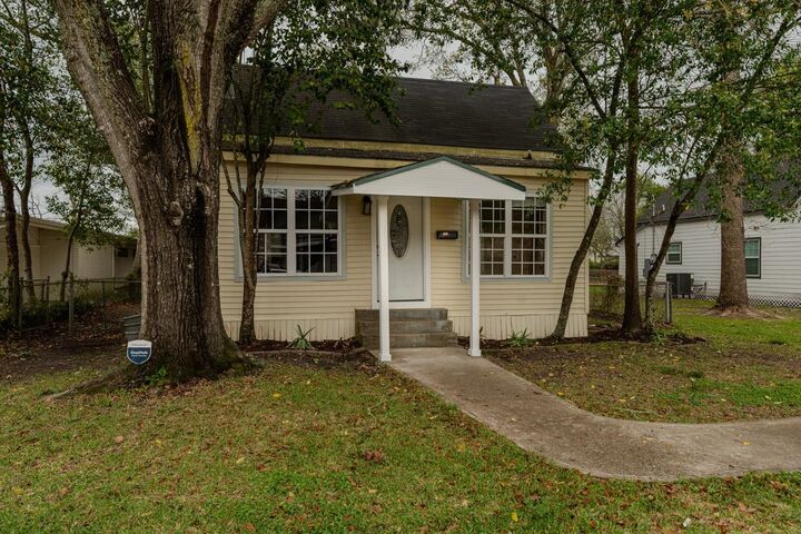 Property Photo:  560 N 9th St.  TX 77656 