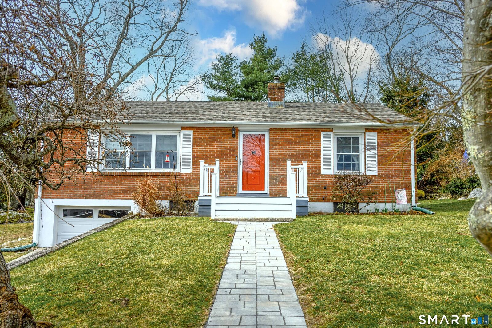 Property Photo:  9 2nd Avenue  CT 06475 