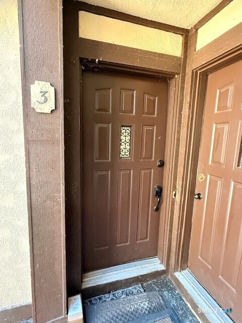 Property Photo: 3 Falmouth Court 3 CT 06804