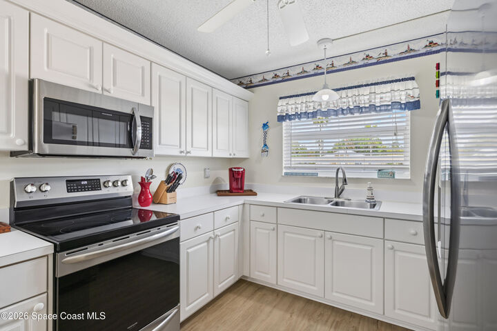 Property Photo:  319 N Grove Isle Circle  FL 32962 