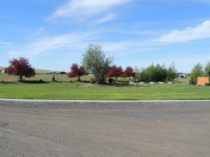 Property Photo: 38250 Fitness Ln. E WA 99122