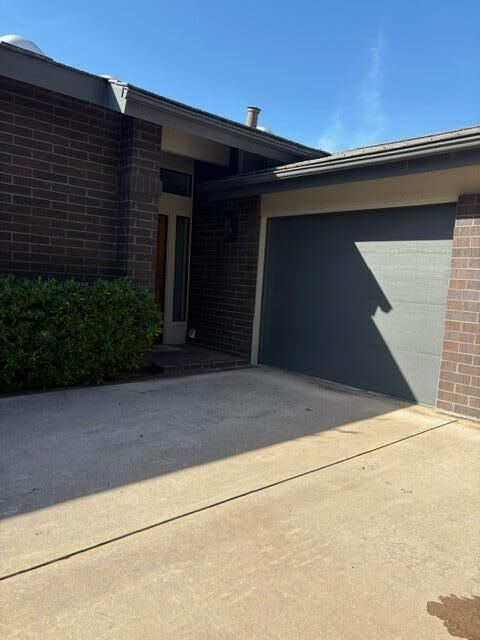 Property Photo:  725 N Silvervale Drive  CA 93292 