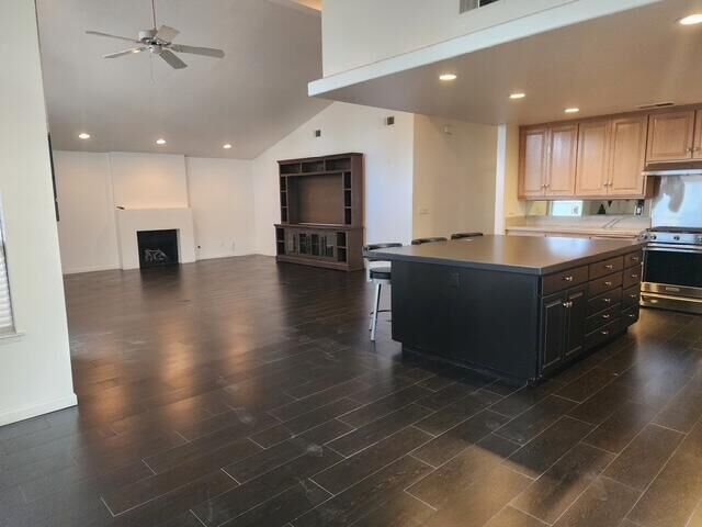 Property Photo: 725 N Silvervale Drive CA 93292