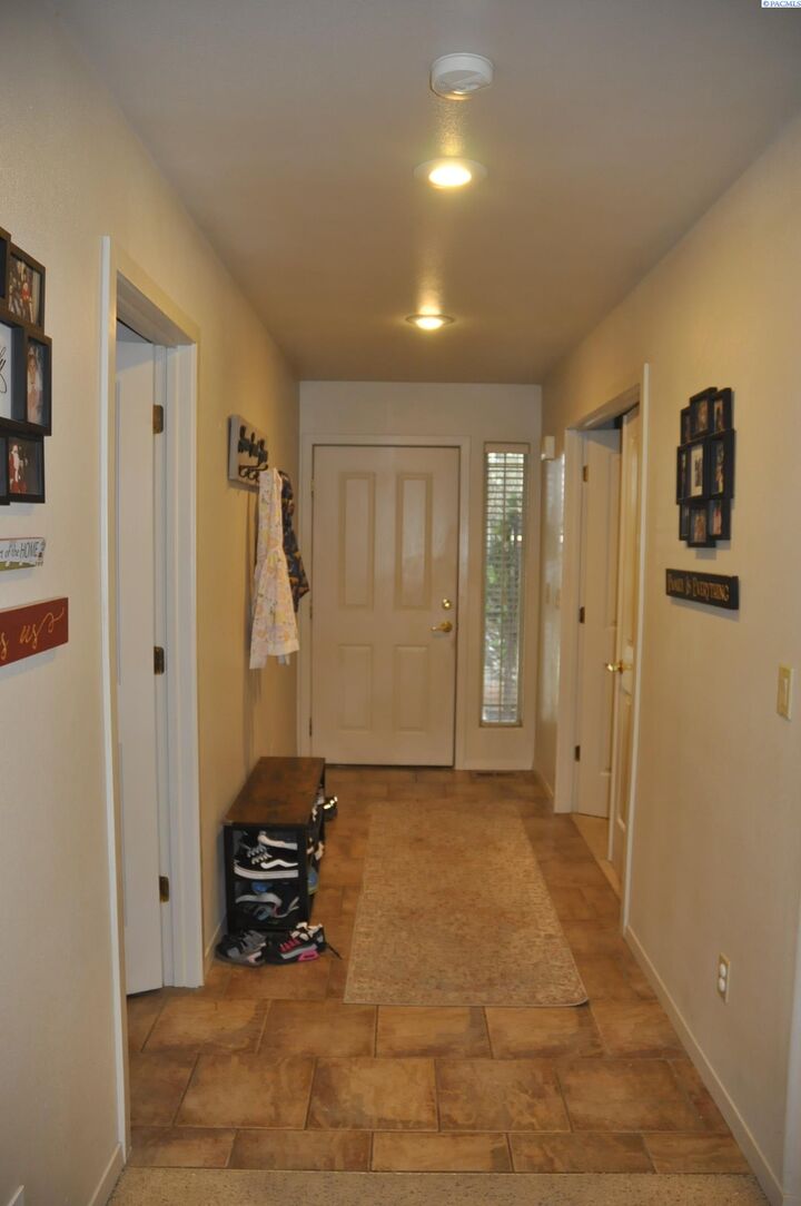 Property Photo:  580-582 SE Shoemaker Pl  WA 99163 