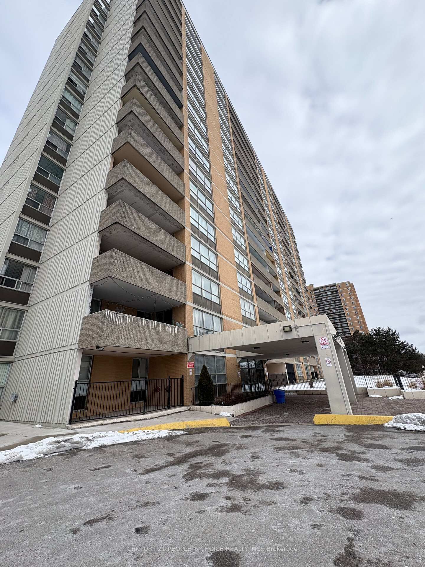 Property Photo: 40 Panorama Court 910 ON M9V 4M1