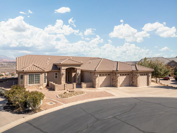 Property Photo:  2255 Hill Rd Unit 15  UT 84790 