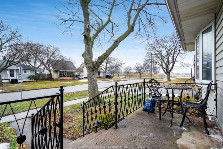 Photo de la propriété:  1814 Larkin  ON N8W 4G6 