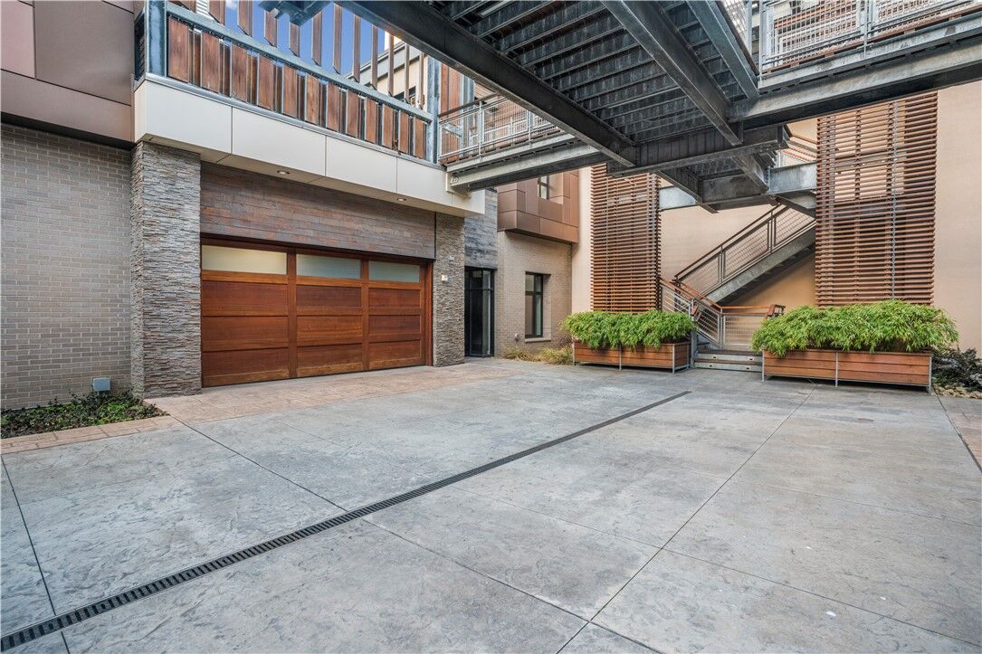 Property Photo:  215 25th Street 6  PA 15222 