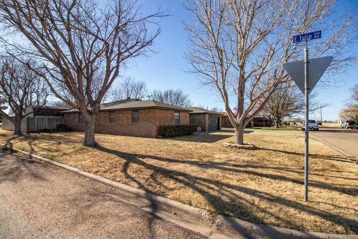 Property Photo: 606 S Gardenia Street TX 79097