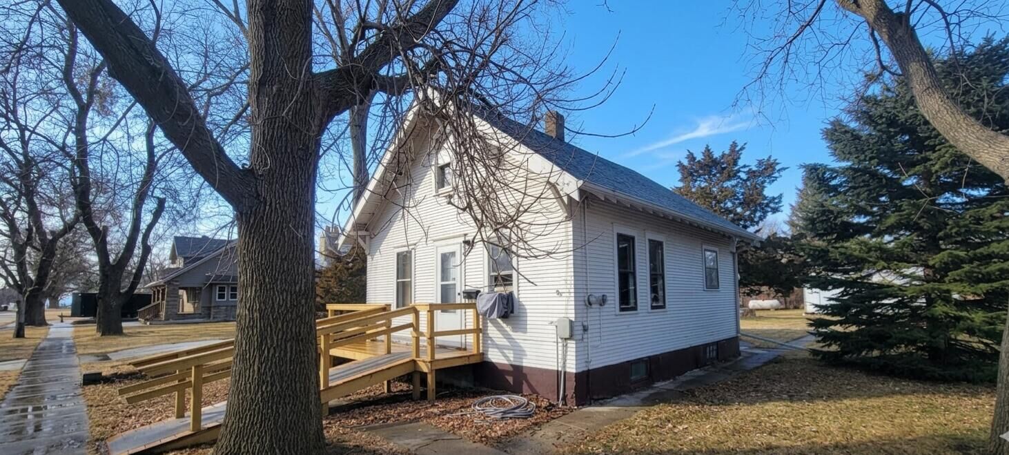 Property Photo:  109 E 5th Street  SD 57448 