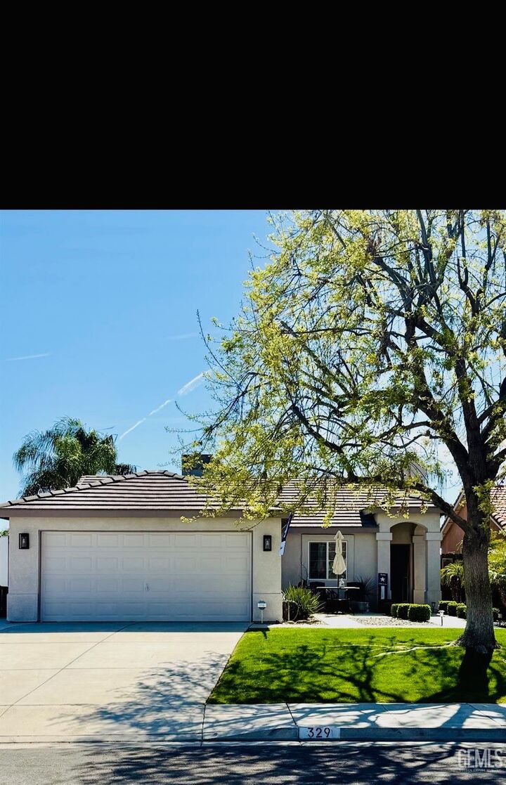 Property Photo: 329 W Pilot Avenue CA 93308