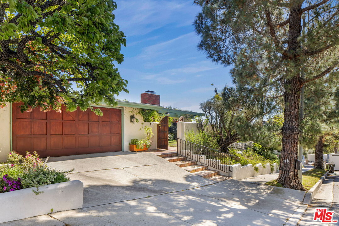 Property Photo:  1336 Bienveneda Ave  CA 90272 