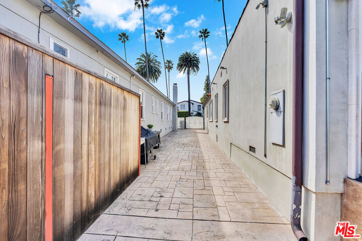 Property Photo:  326 N Doheny Dr  CA 90211 