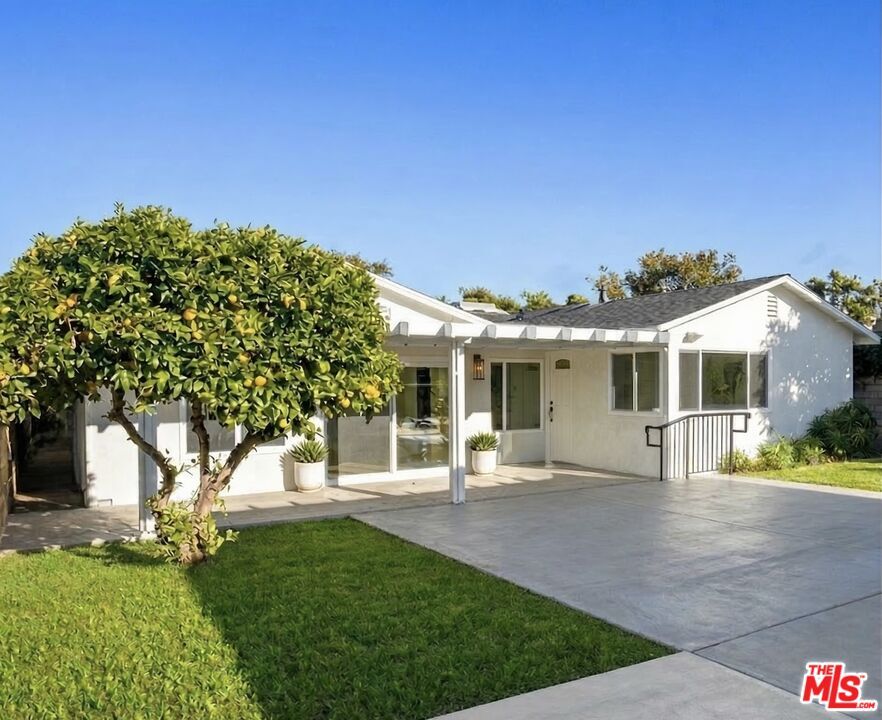 Property Photo: 914 N Evergreen St CA 91505