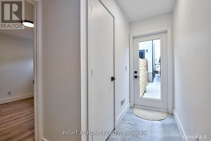 Property Photo:  50A Lanark Avenue Coachhs  ON M6C 2B4 