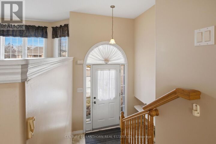 Photo de la propriété:  6 Chisholm Square  ON K8N 5Z4 